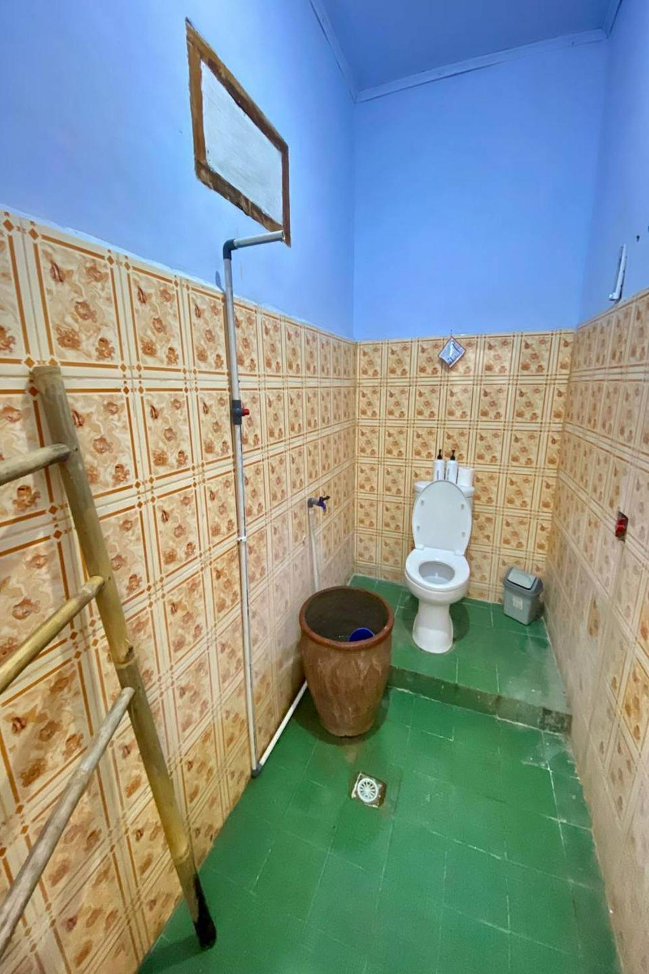 Duyung Rooms & Resto Gerupuk 붐방 외부 사진