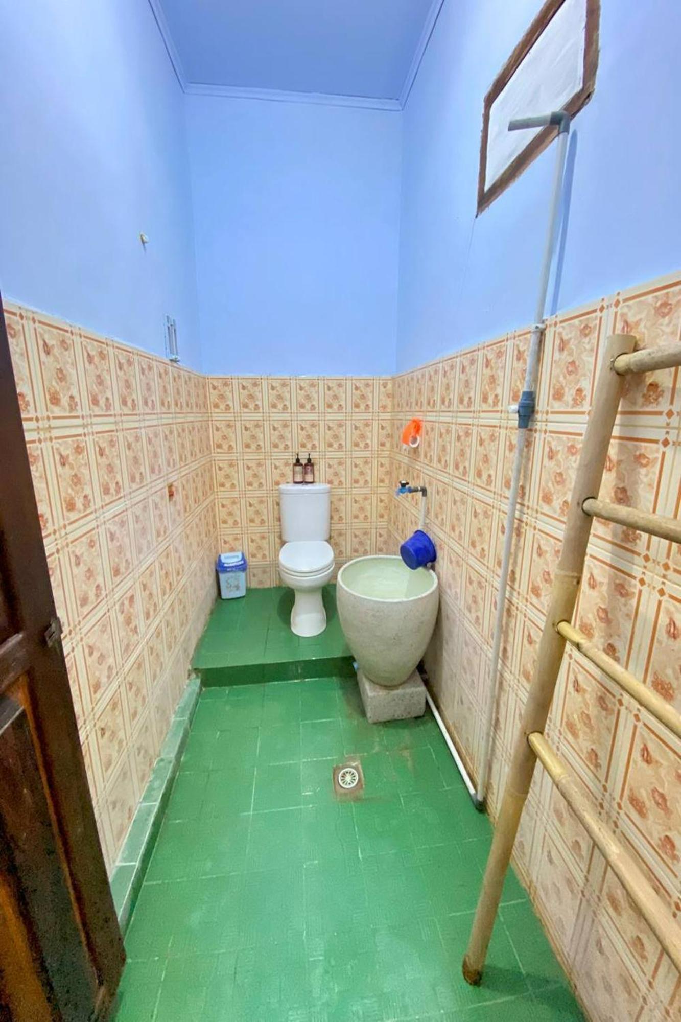 Duyung Rooms & Resto Gerupuk 붐방 외부 사진